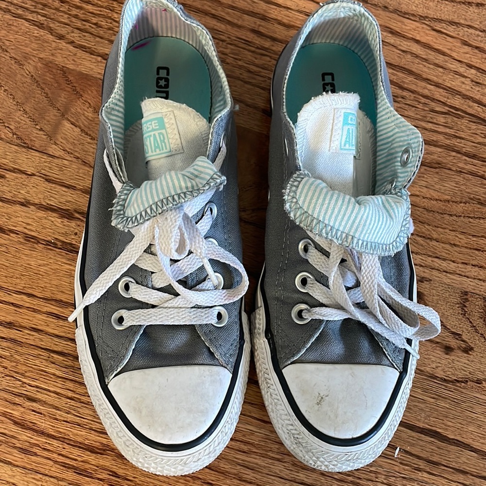 Adorable gray converse, size 7